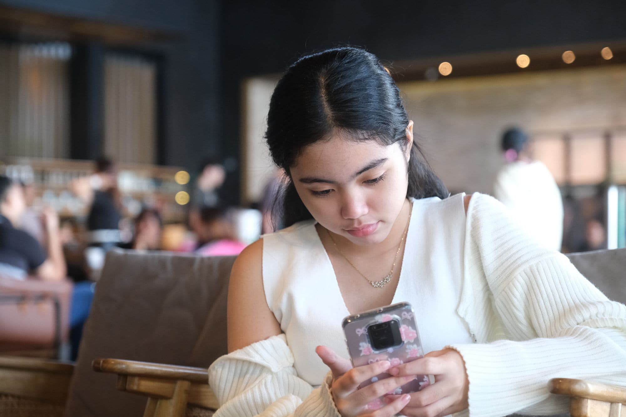 Diner holding a phone showing the Google Maps local pack of nearby restaurants